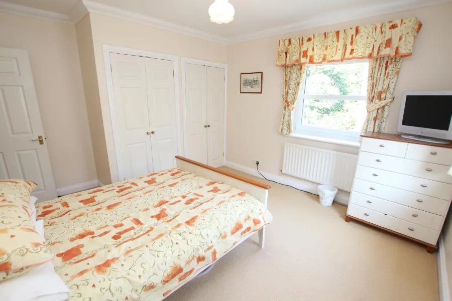 Beacon Hill, Woking, GU21, photo 4
