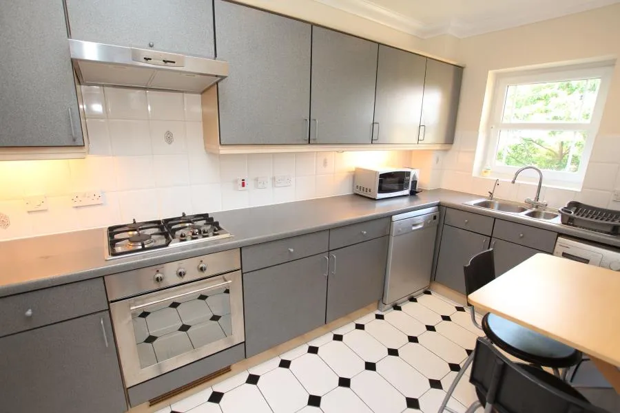 Beacon Hill, Woking, GU21, photo 2