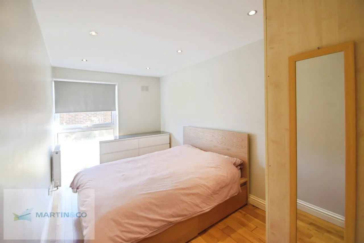 Peregrine Road, TW16, photo 10