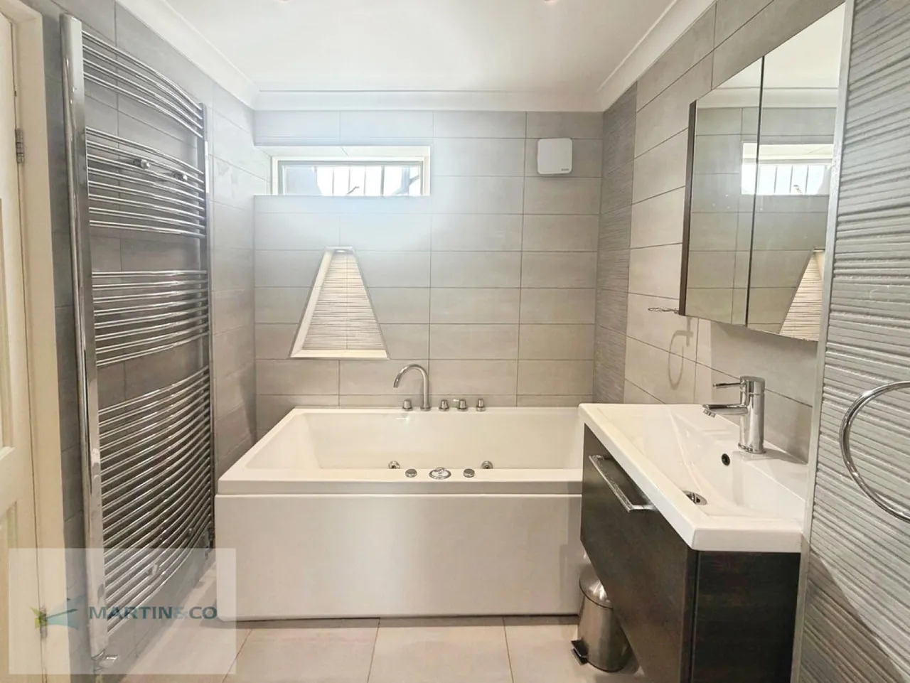 Peregrine Road, TW16, photo 12