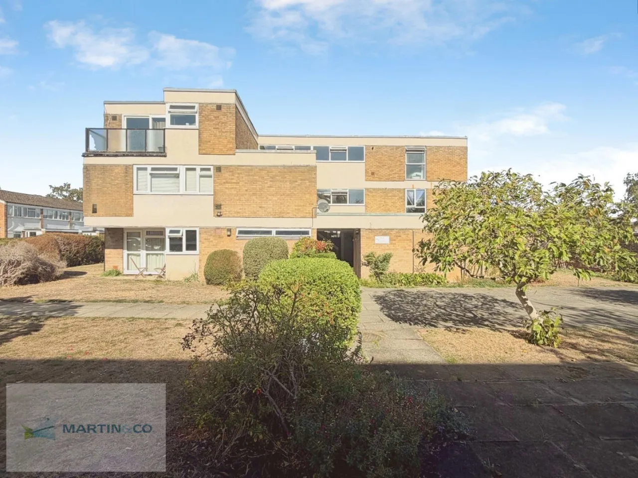 2 bed flat for sale, Peregrine Road, TW16