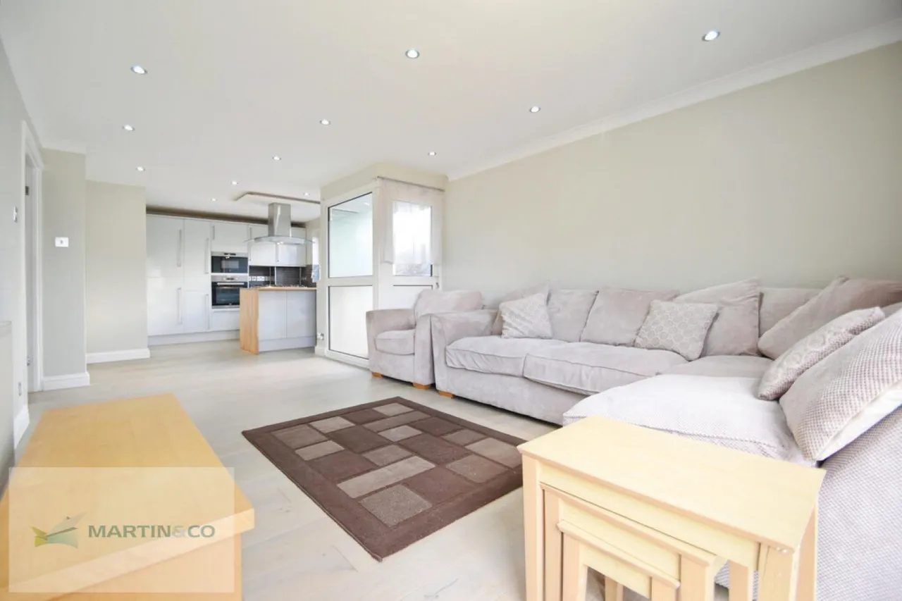Peregrine Road, TW16, photo 4