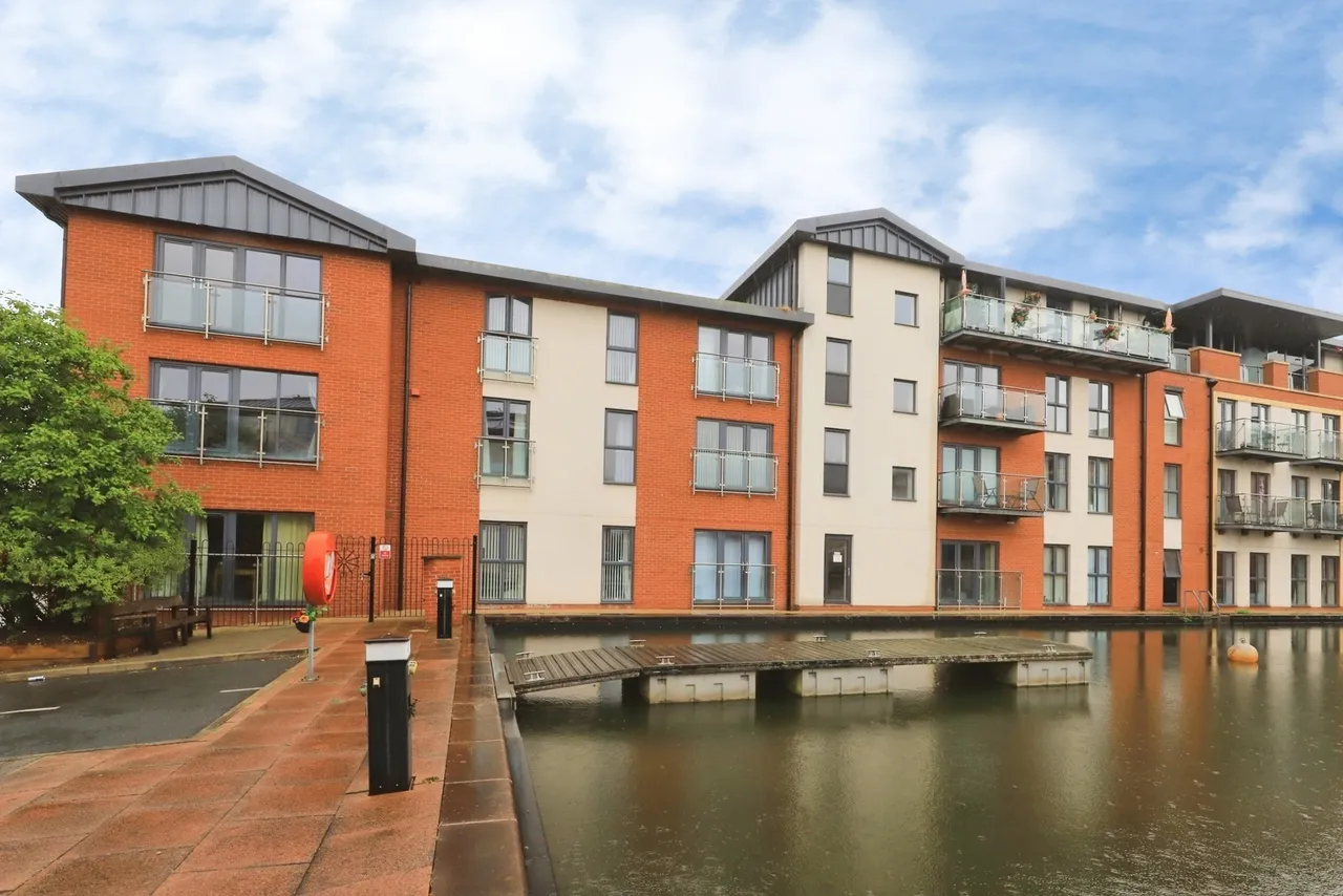 2 bed flat for sale, Larch Way, Stourport-on-Severn, DY13