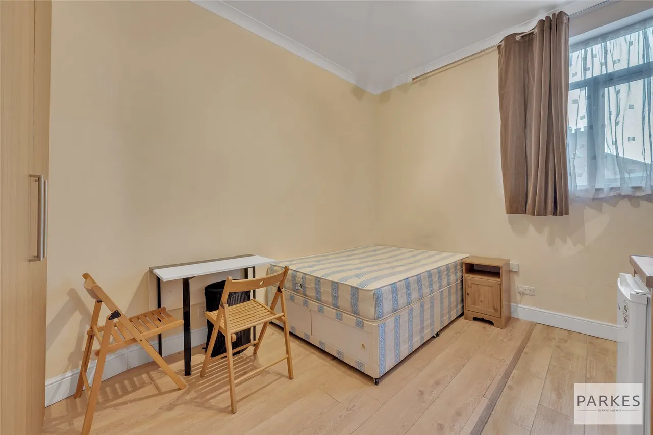 Uxbridge Road, London, W12 8LH, photo 2