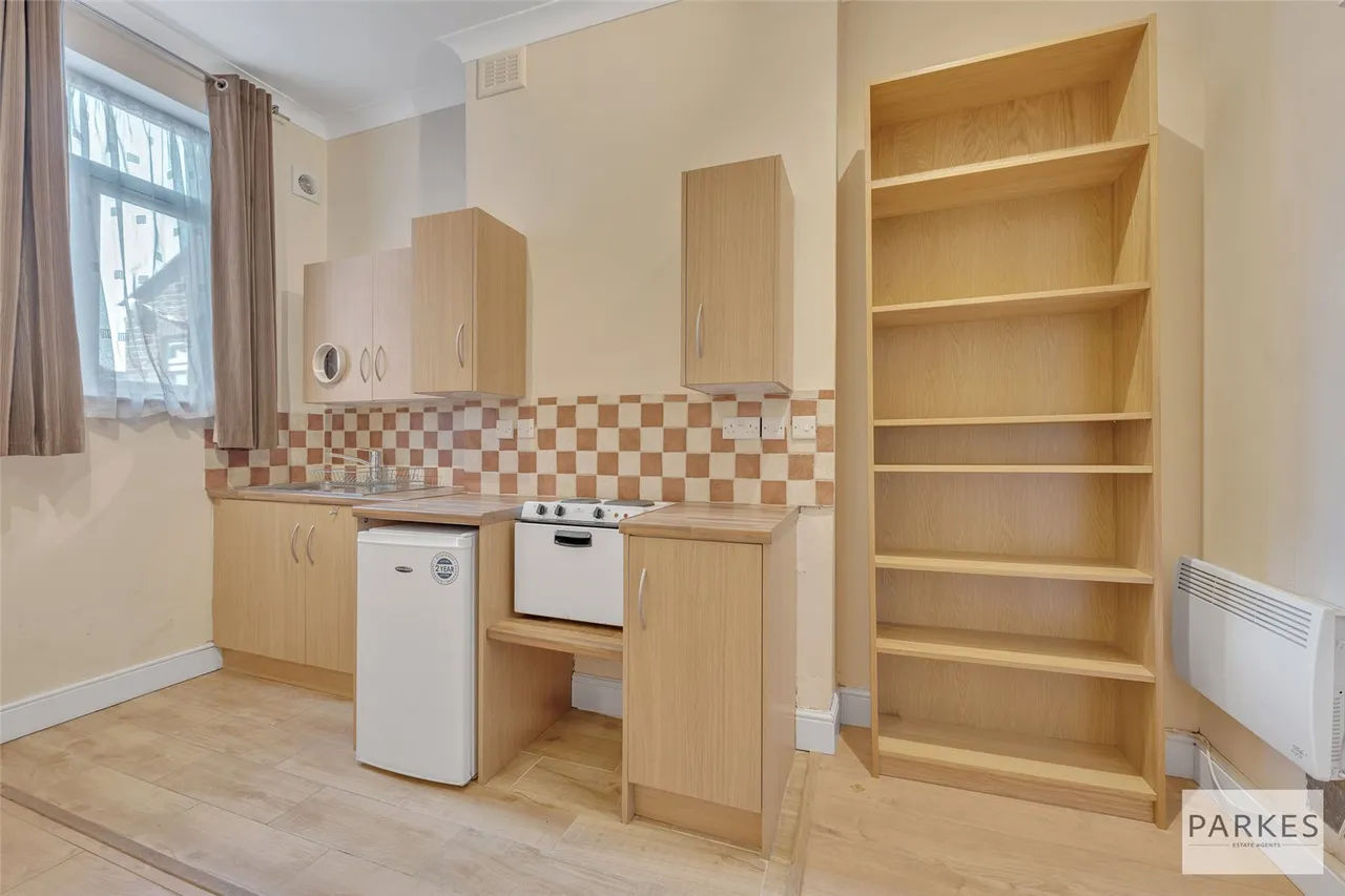 Uxbridge Road, London, W12 8LH, photo 4