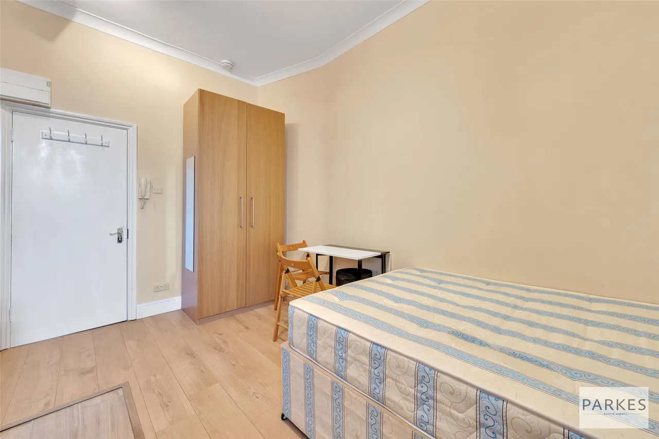 Uxbridge Road, London, W12 8LH, photo 3