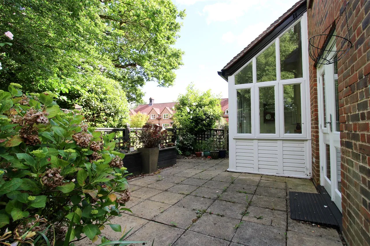 Church Place, Ickenham, UB10 8XB, photo 4