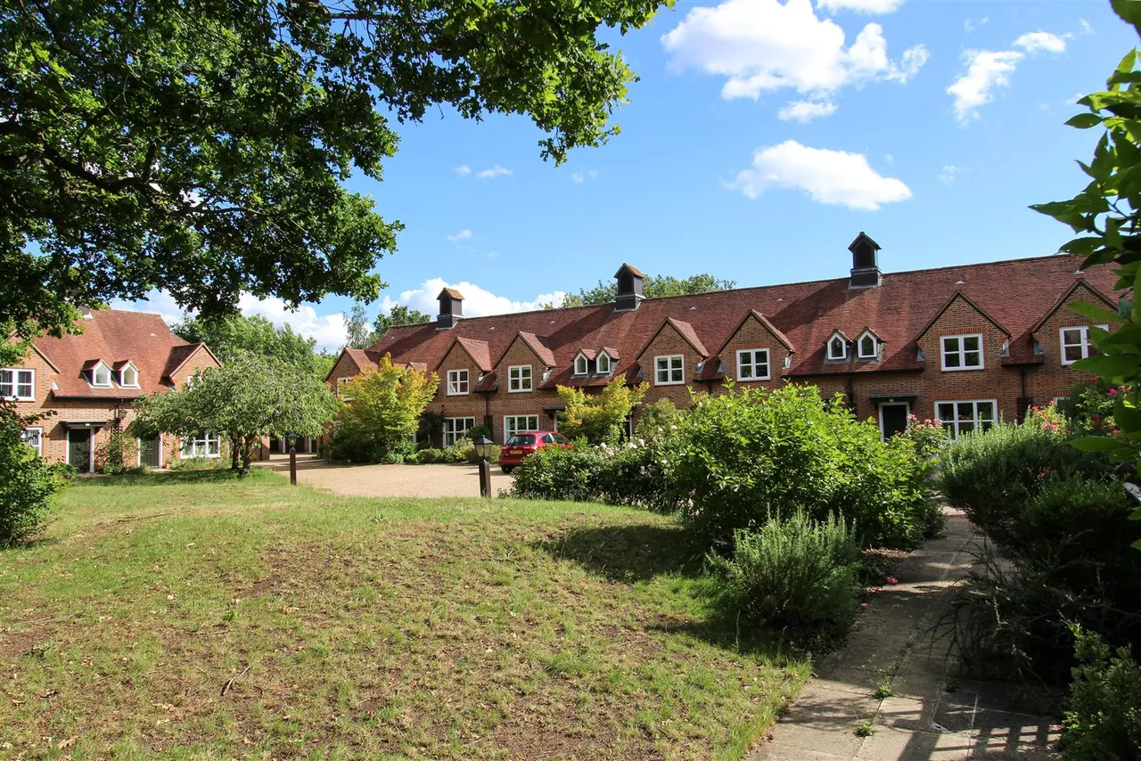 Church Place, Ickenham, UB10 8XB, photo 19