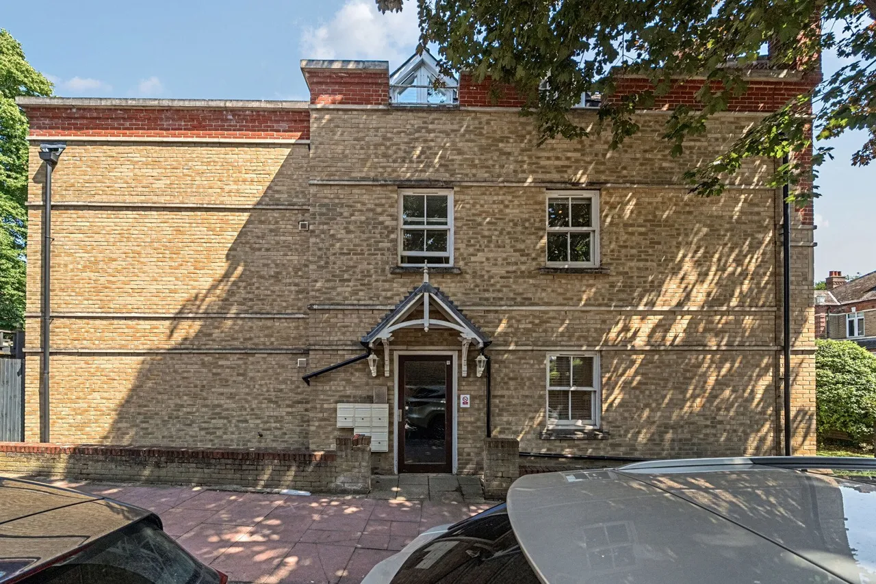 2 bed flat for sale — Bevington Road, BR3