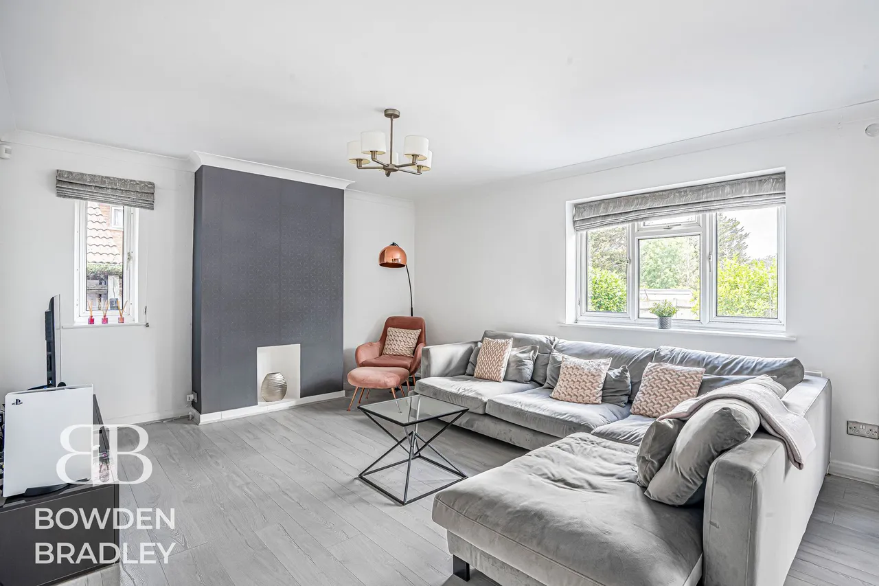 St. Marys Way, Chigwell, IG7, photo 3
