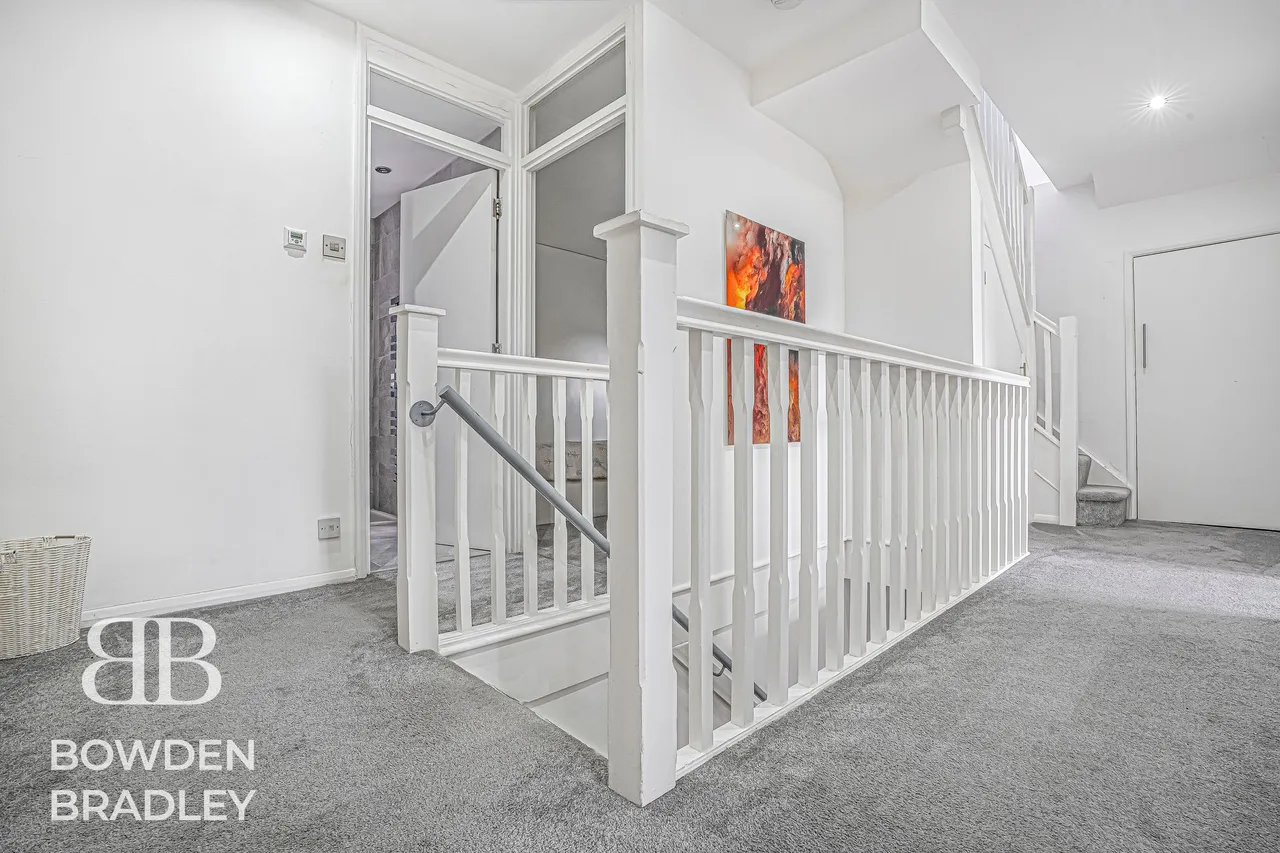 St. Marys Way, Chigwell, IG7, photo 15