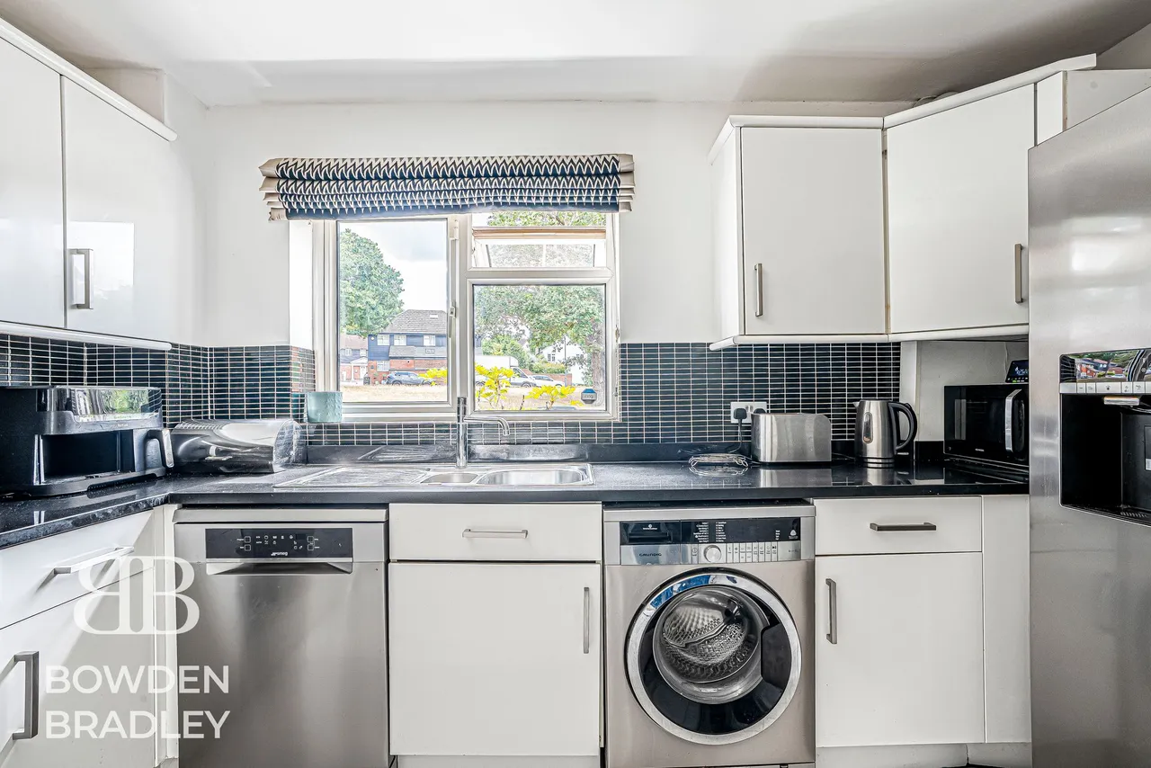 St. Marys Way, Chigwell, IG7, photo 5