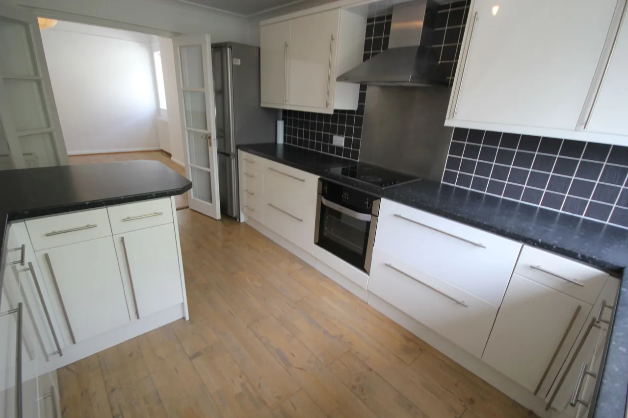 b Devonshire Road, Pinner, photo 3