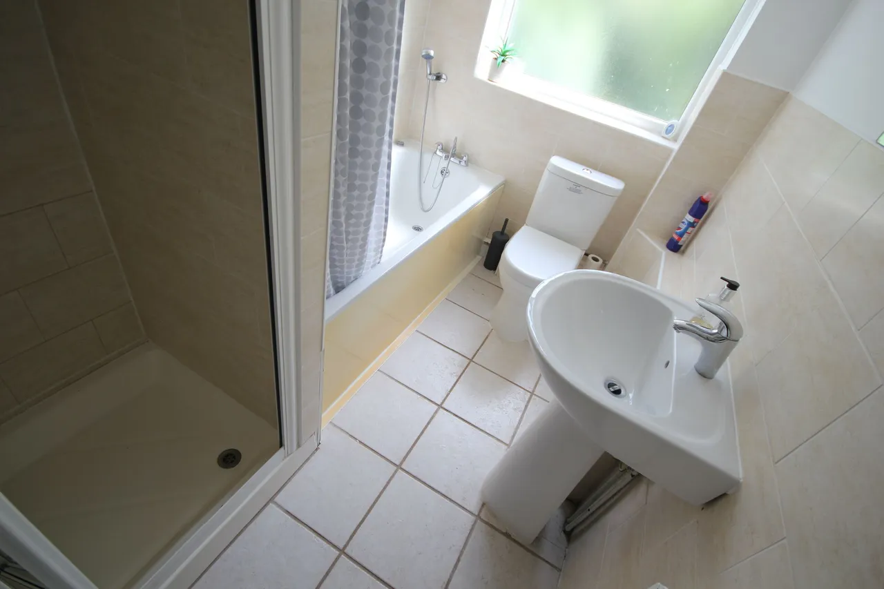 b Devonshire Road, Pinner, photo 8