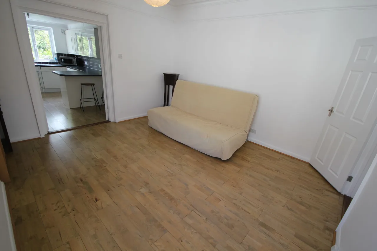 b Devonshire Road, Pinner, photo 4