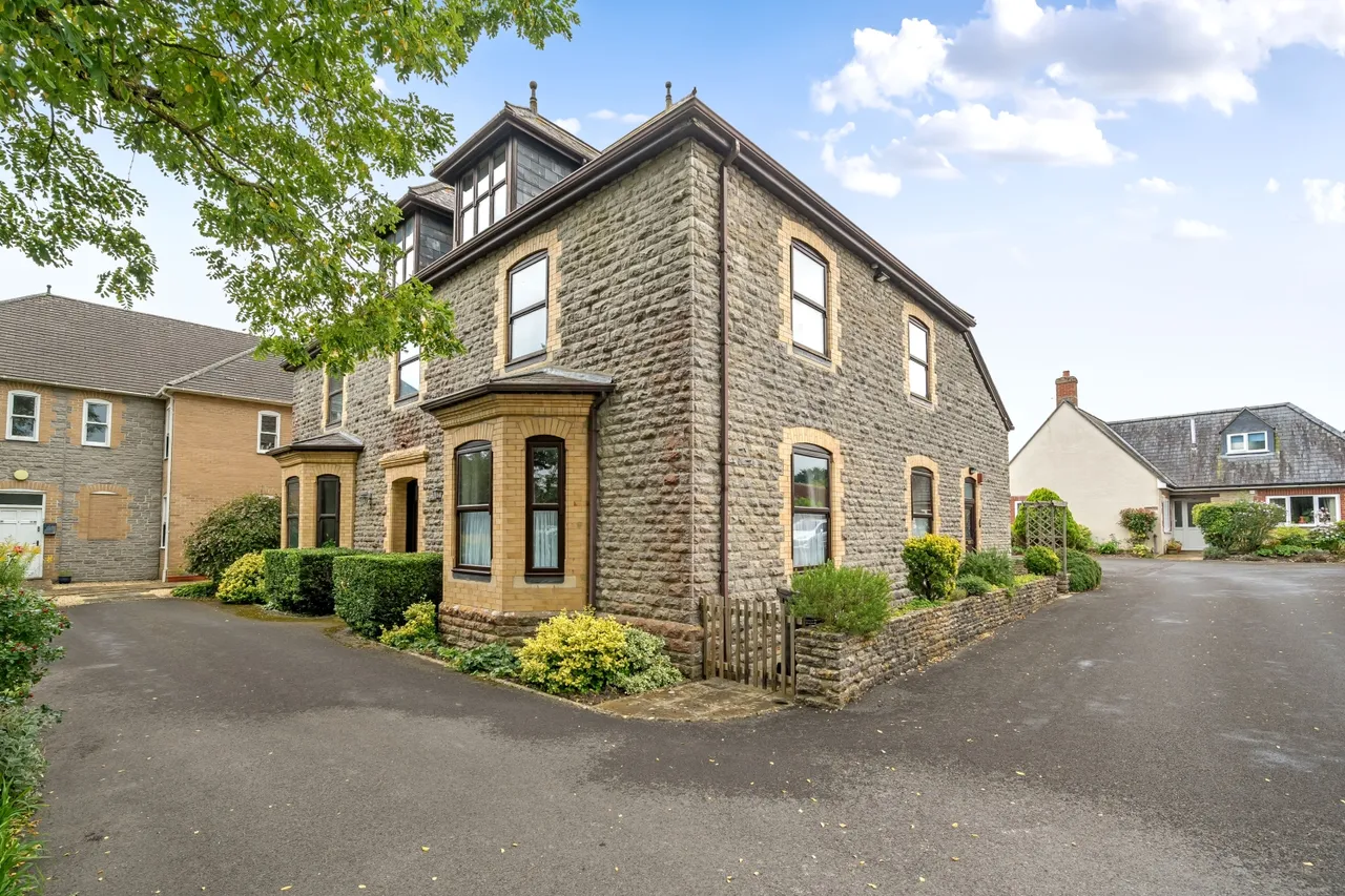 High Street, Henstridge, BA8 0RF, photo 9