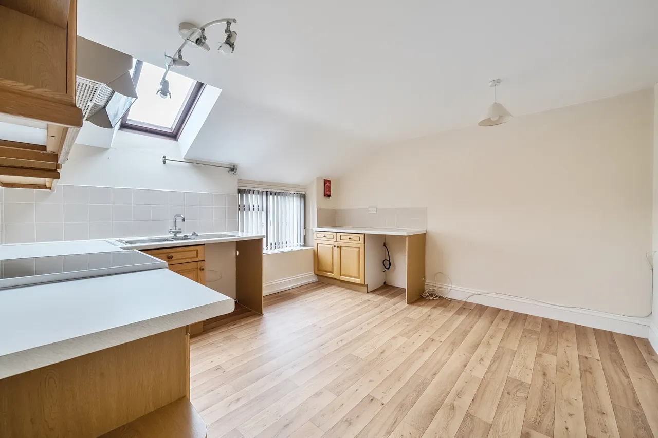 High Street, Henstridge, BA8 0RF, photo 3
