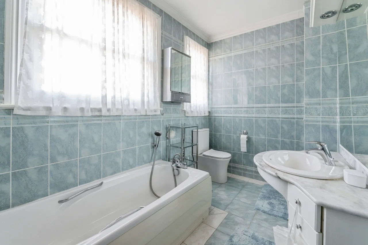 Bradleigh Avenue, Grays, Essex, RM17, photo 21