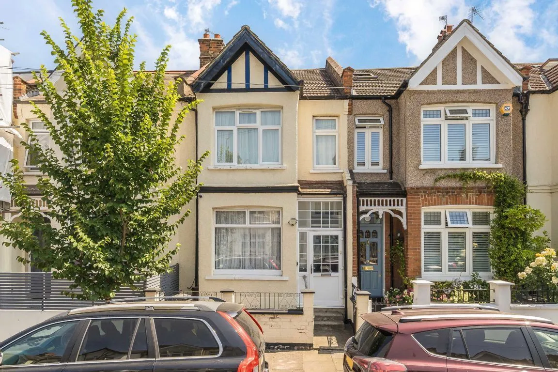 3 bed house for sale, Chertsey Street, SW17