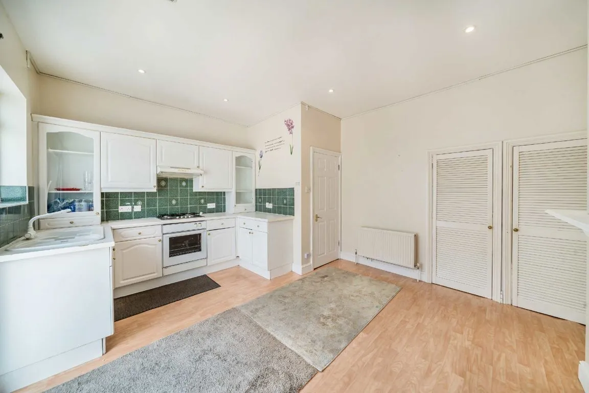 Chertsey Street, SW17, photo 2