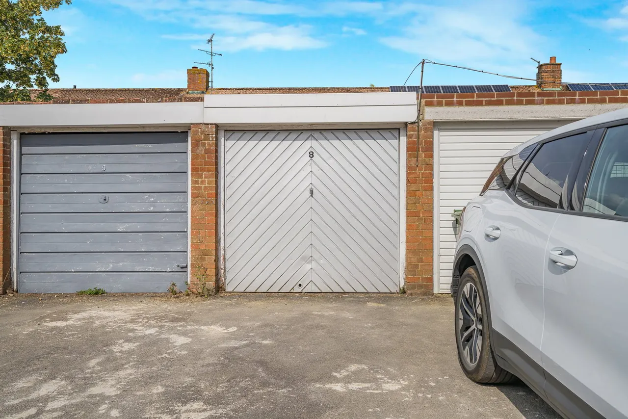 Two Hedges Road, Bishops Cleeve, GL52, photo 11