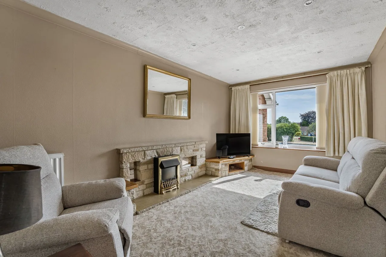 Two Hedges Road, Bishops Cleeve, GL52, photo 4