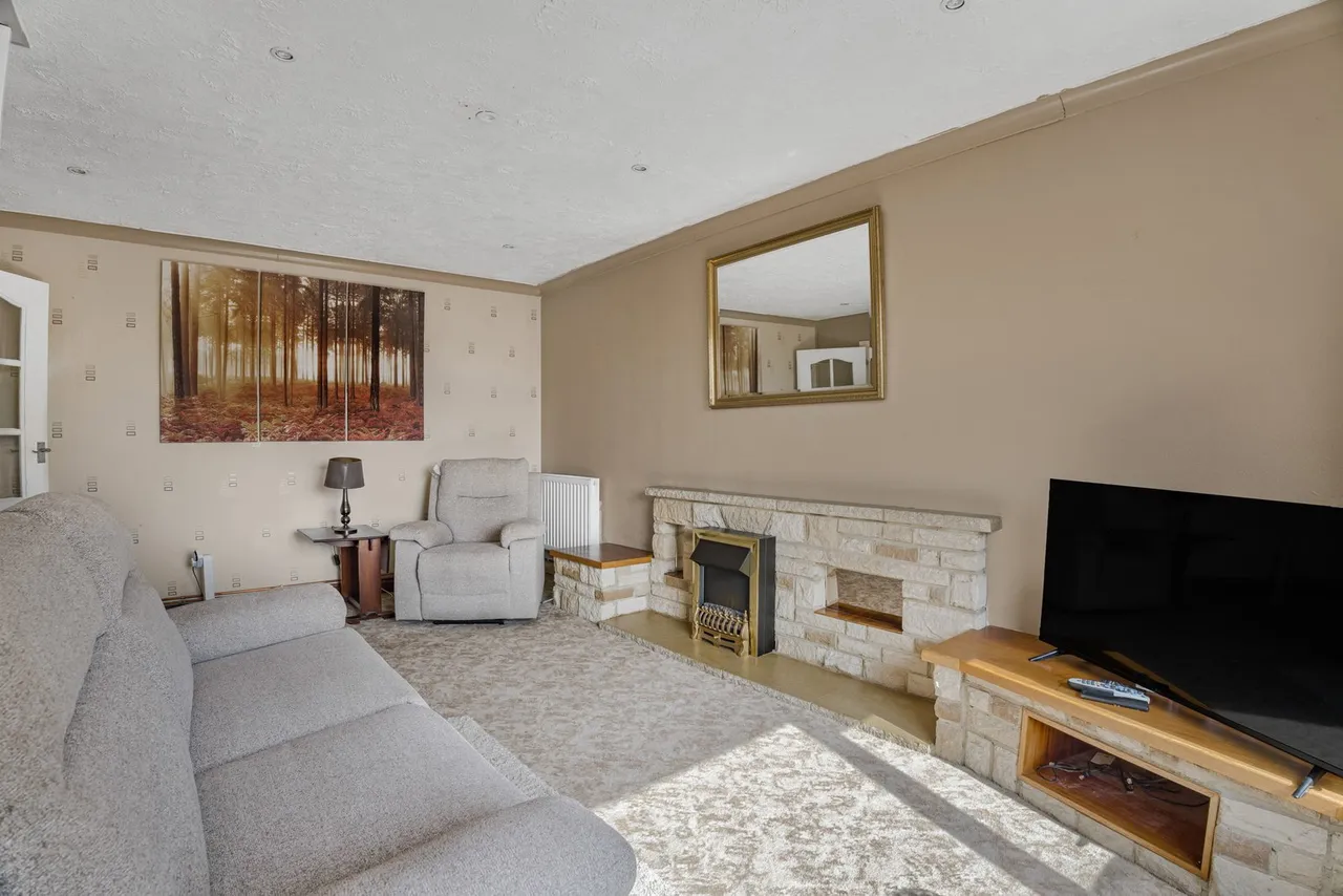 Two Hedges Road, Bishops Cleeve, GL52, photo 5