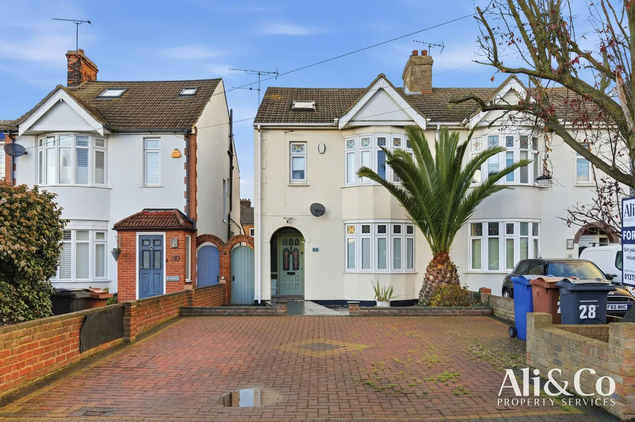 Lodge Lane, Grays, Essex, RM16 2YP, photo 3