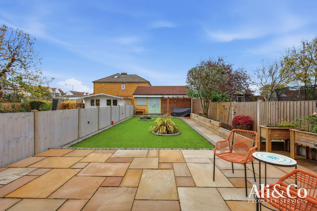 Lodge Lane, Grays, Essex, RM16 2YP, photo 5