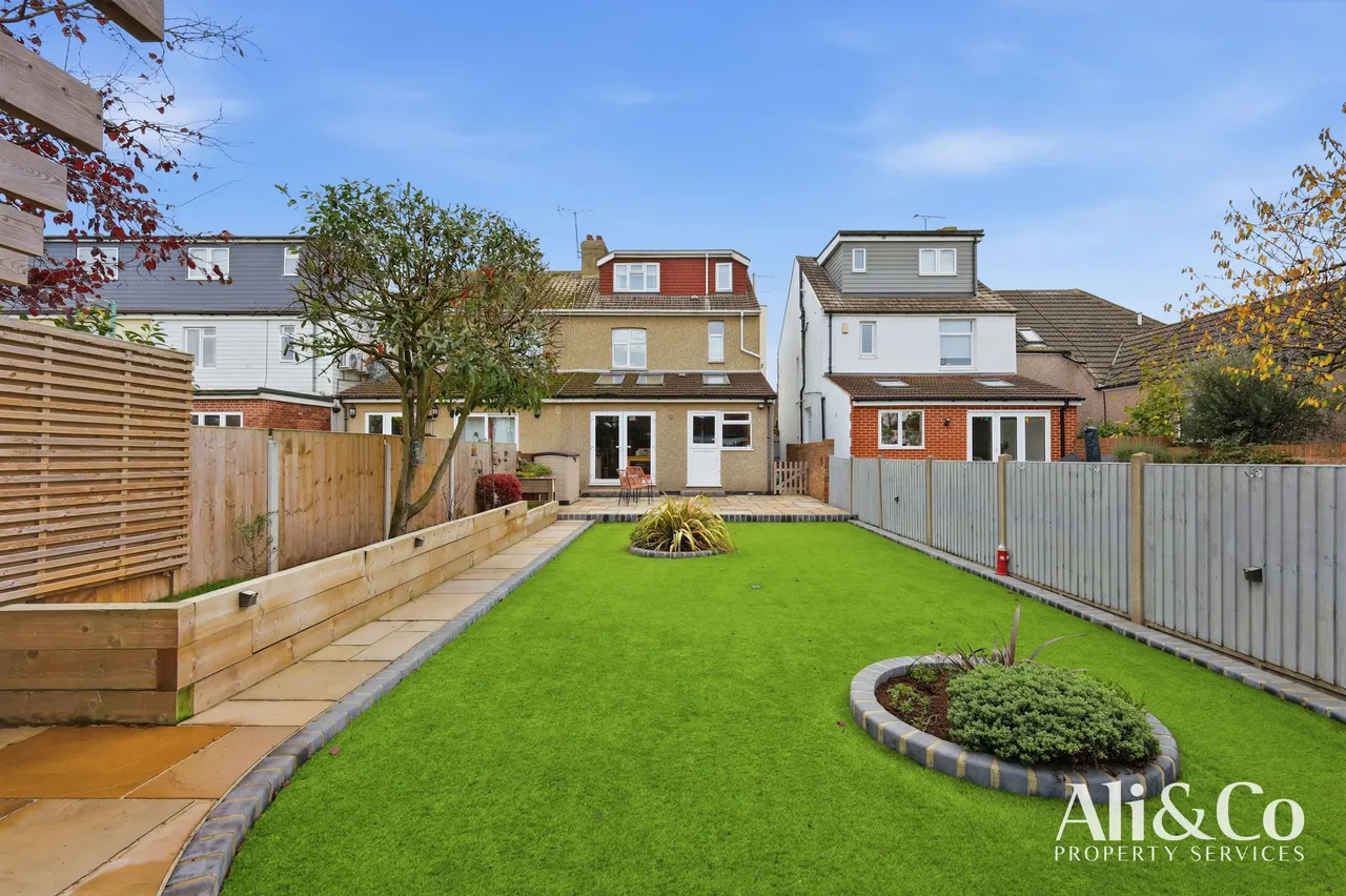 Lodge Lane, Grays, Essex, RM16 2YP, photo 4