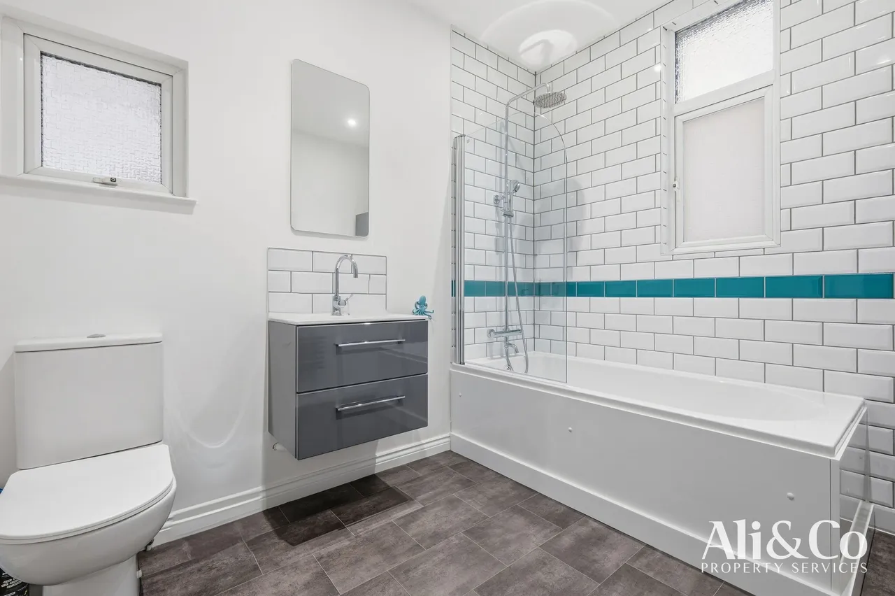 Lodge Lane, Grays, Essex, RM16 2YP, photo 17