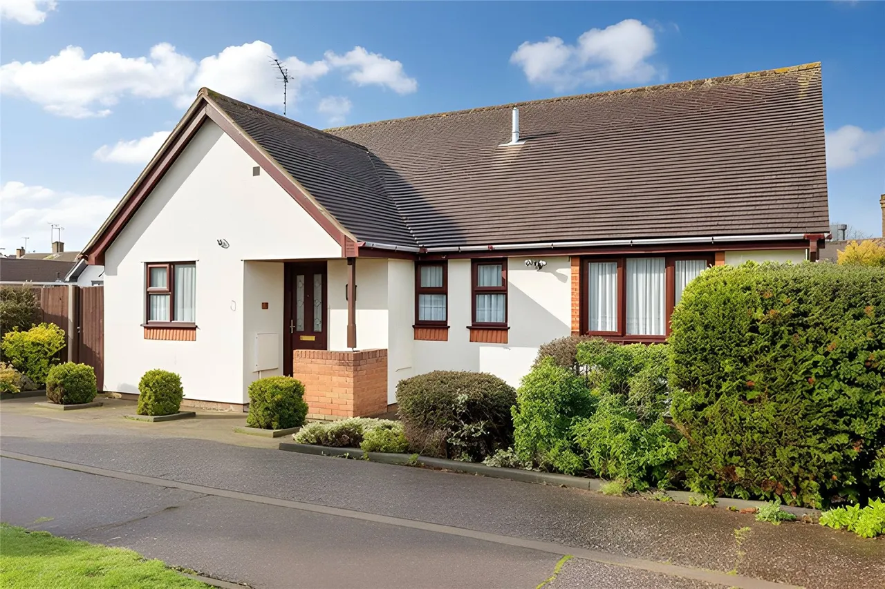 3 bed house for sale — Connaught Drive, South Woodham Ferrers, Chelmsford, Essex, CM3