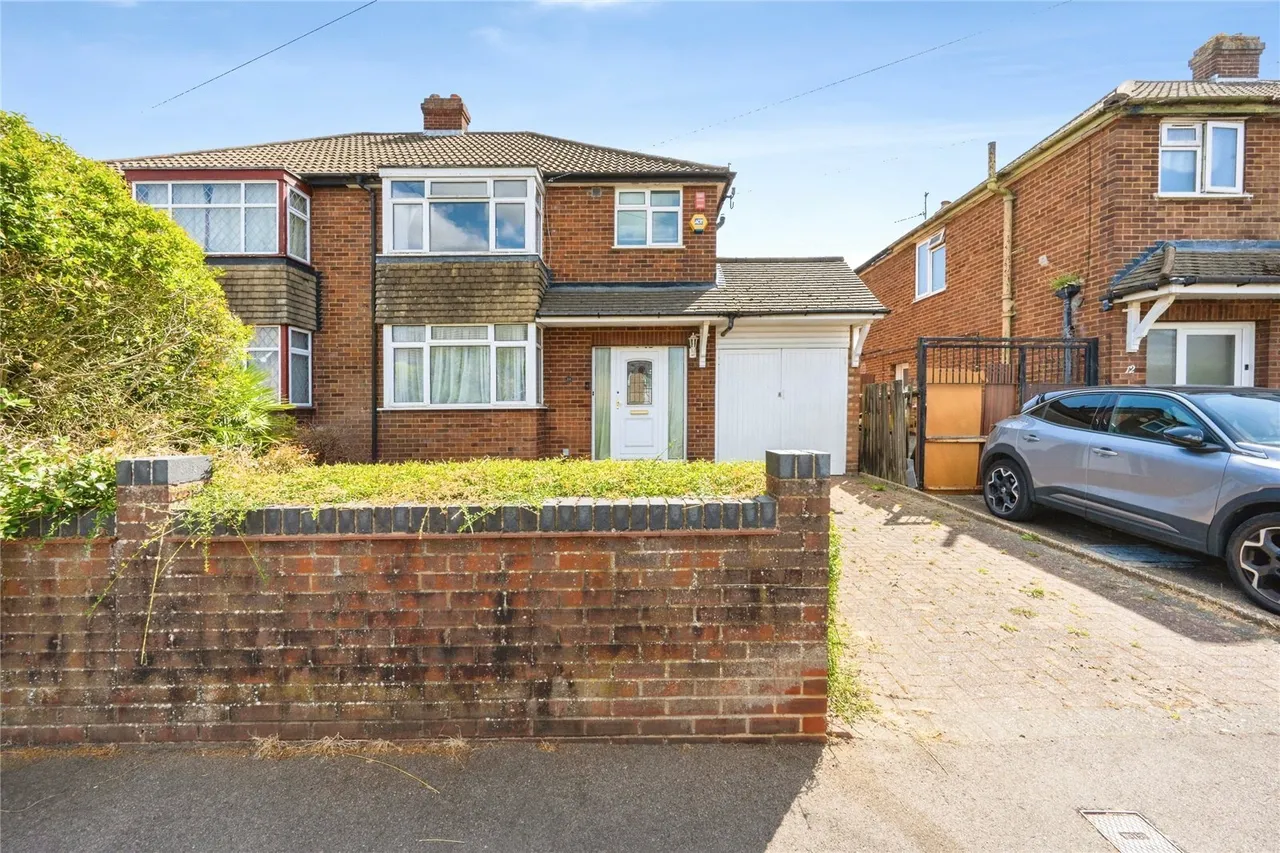 3 bed house for sale — Blaydon Road, Luton, Bedfordshire, LU2