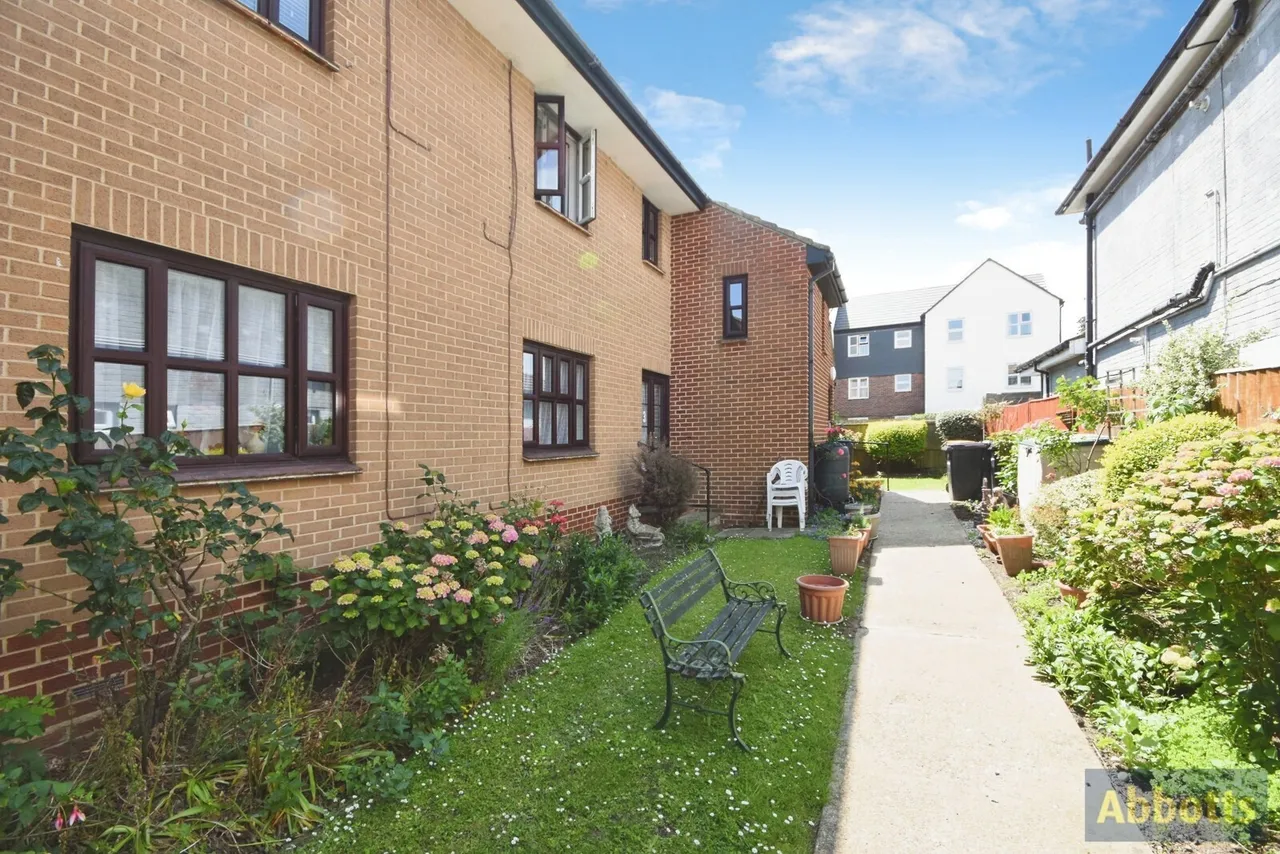 Hilltop Close, Rayleigh, Essex, SS6, photo 16