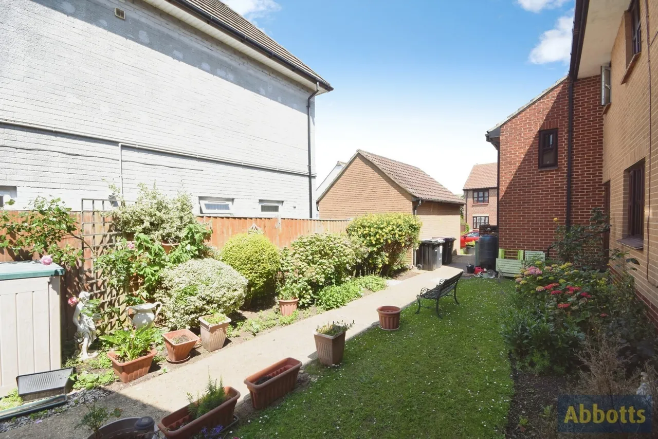 Hilltop Close, Rayleigh, Essex, SS6, photo 17
