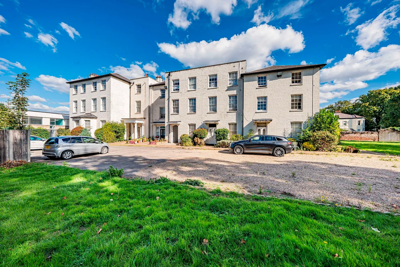 2 bed flat to rent — Harlington Road, Uxbridge, UB8
