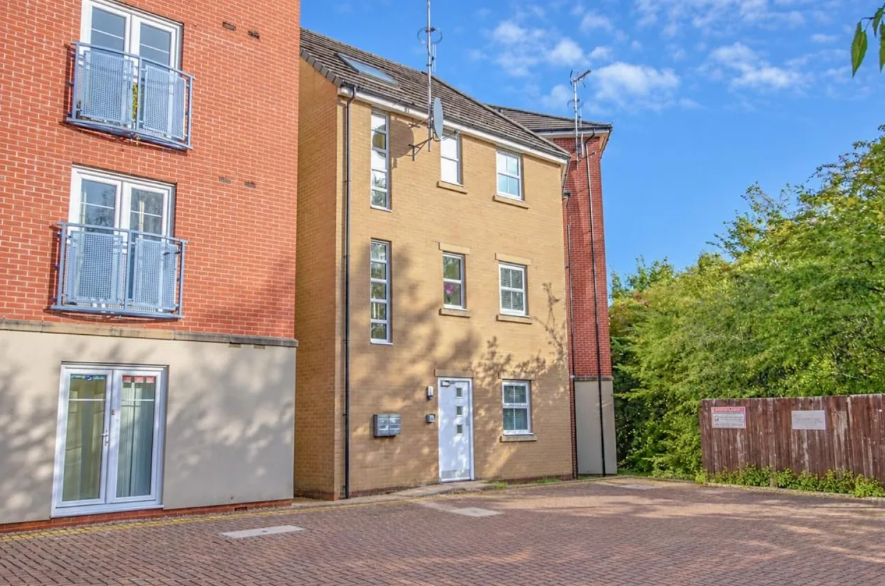 2 bed flat for sale, Jinty Lane, Mangotsfield, BS16