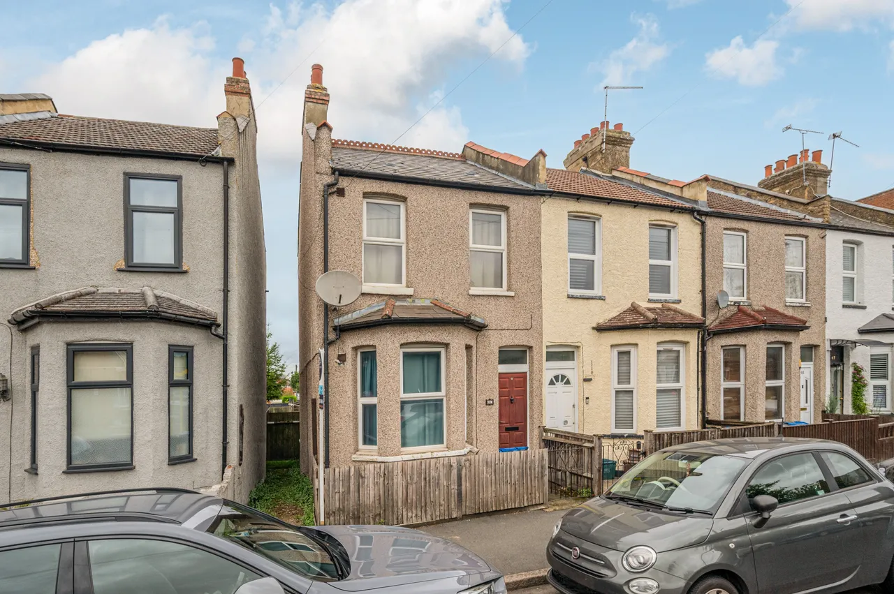 2 bed house for sale — 61 Miles Road, Mitcham