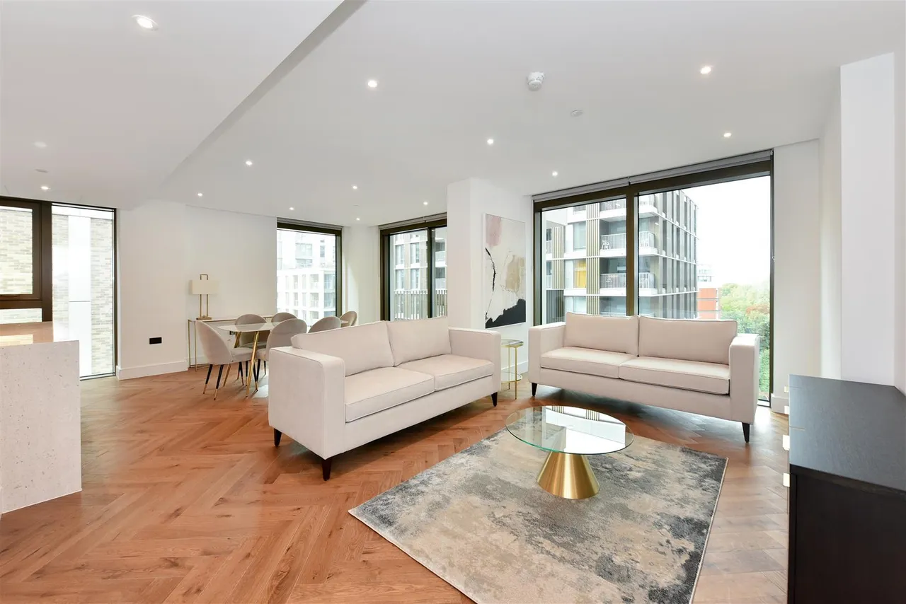 3 bed property to rent, Prince Of Wales Drive, Battersea, SW11