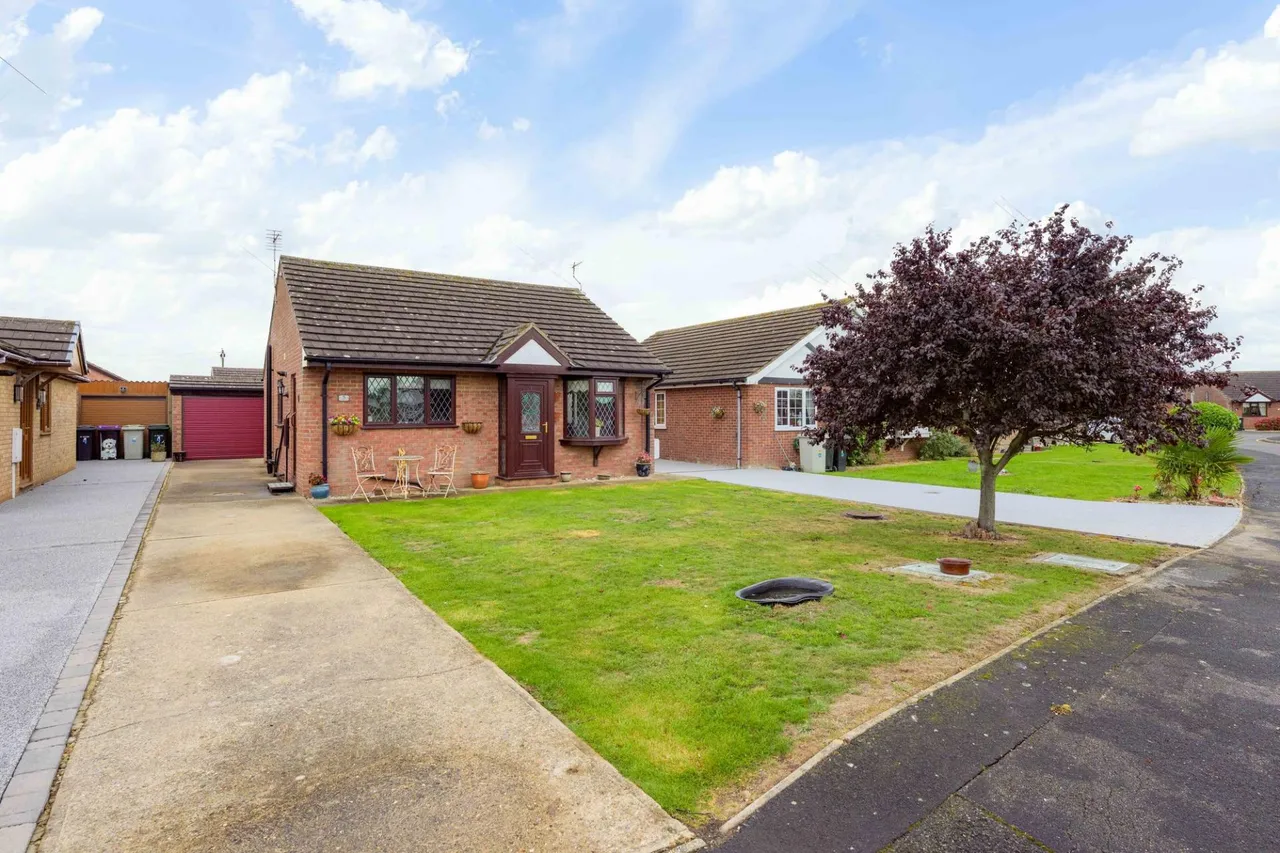 2 bed house for sale, Lime Grove, Ingoldmells, PE25
