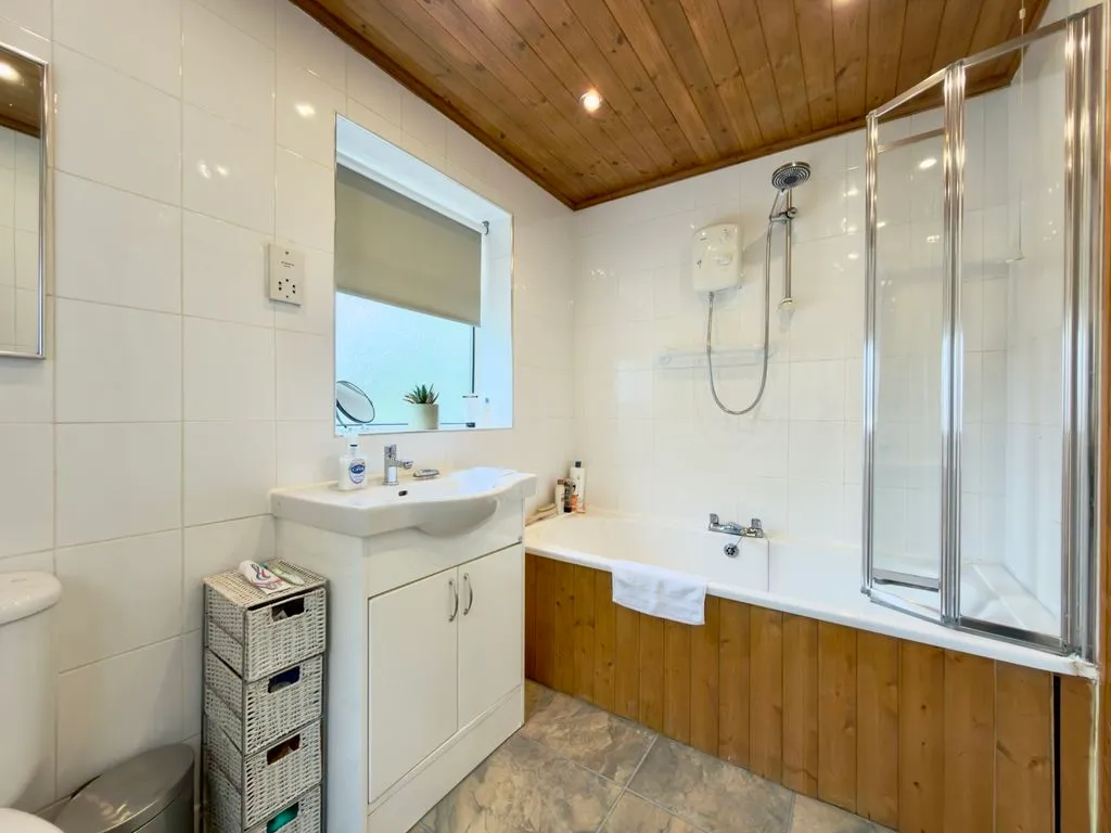 For SaleCarrington Road, Adlington, photo 22