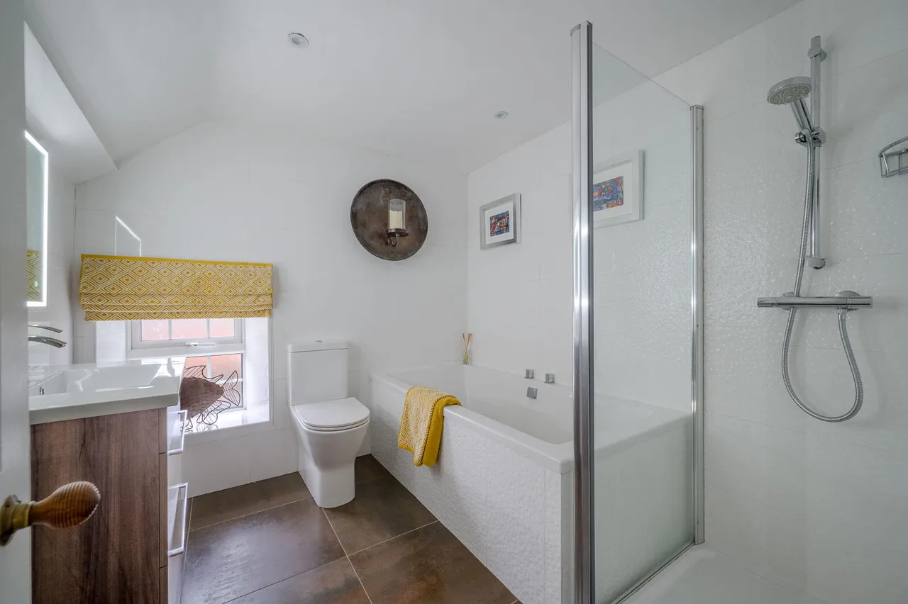 Ballynahinch Road, hillsborough, BT26, photo 24