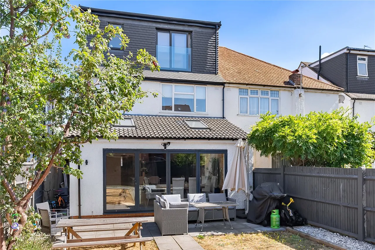 Gloucester Gardens, Cockfosters, Barnet, EN4 0QW, photo 31