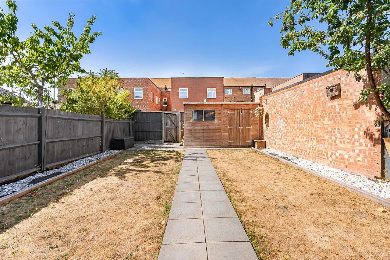 Gloucester Gardens, Cockfosters, Barnet, EN4 0QW, photo 33