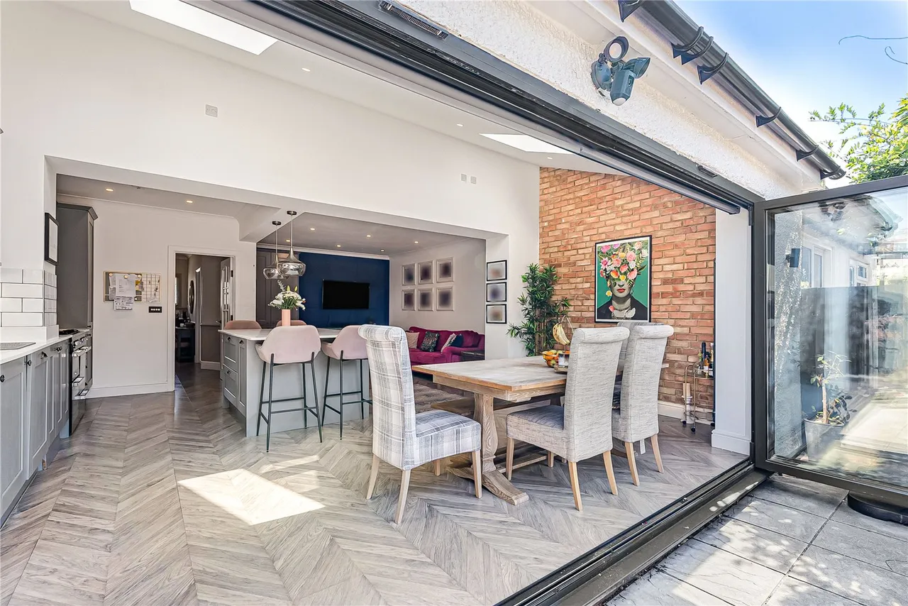 Gloucester Gardens, Cockfosters, Barnet, EN4 0QW, photo 14