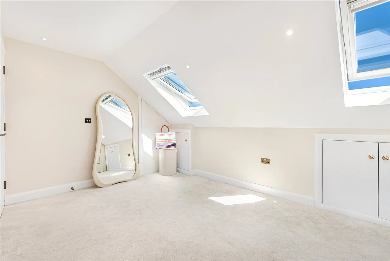 Gloucester Gardens, Cockfosters, Barnet, EN4 0QW, photo 23