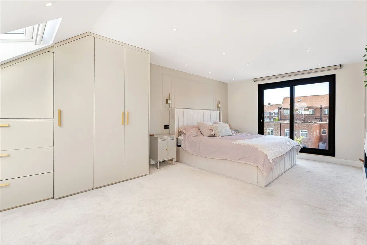 Gloucester Gardens, Cockfosters, Barnet, EN4 0QW, photo 19