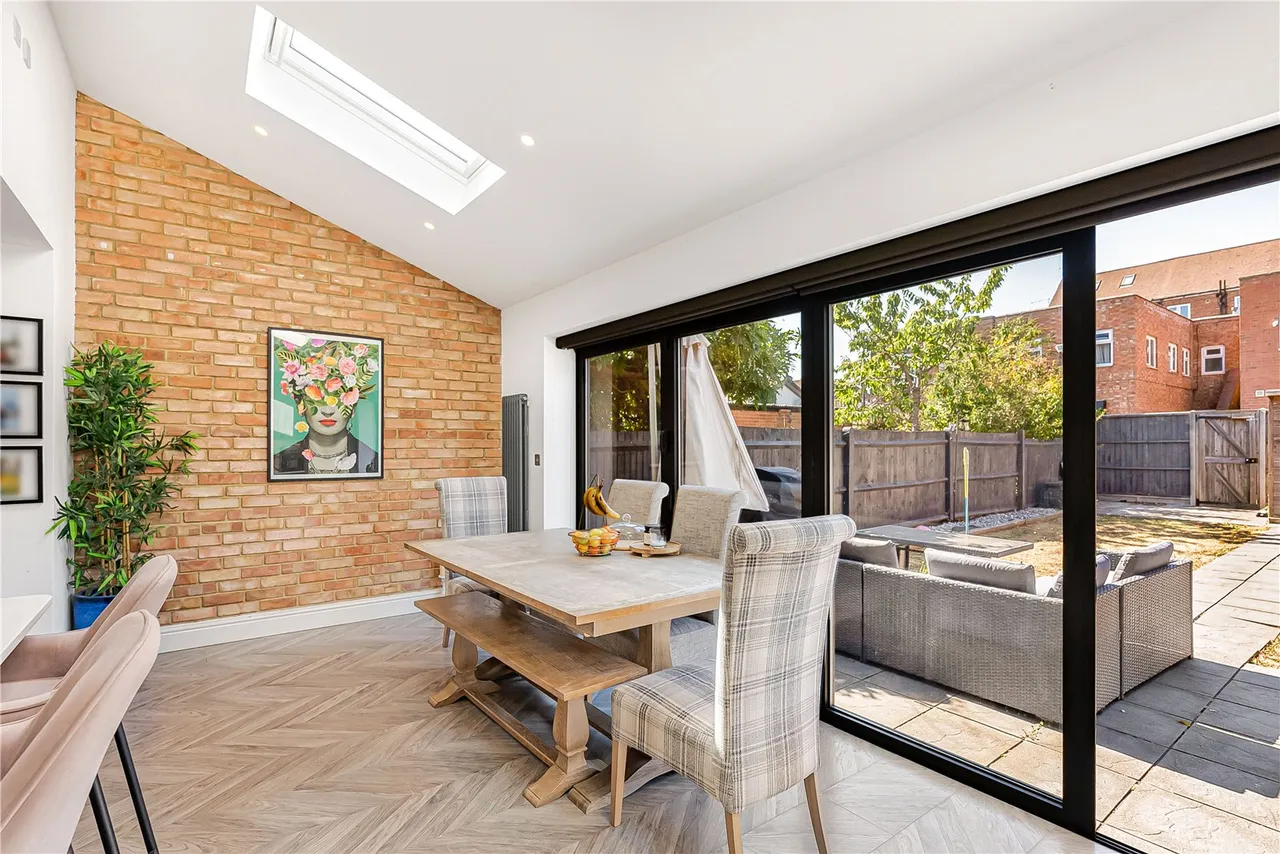 Gloucester Gardens, Cockfosters, Barnet, EN4 0QW, photo 5
