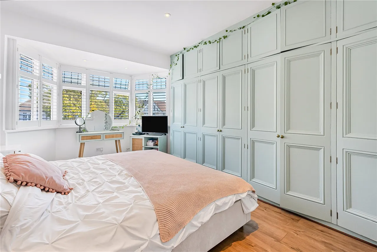 Gloucester Gardens, Cockfosters, Barnet, EN4 0QW, photo 24