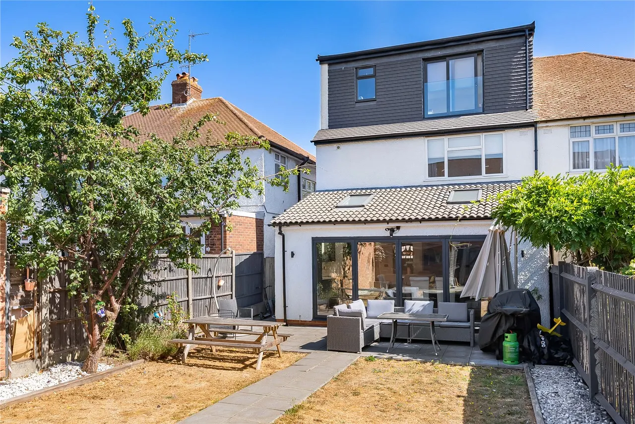 Gloucester Gardens, Cockfosters, Barnet, EN4 0QW, photo 32